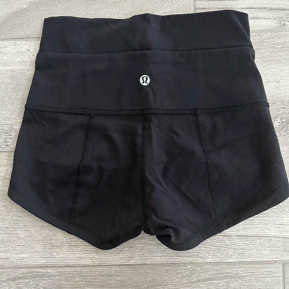 Lululemon black shorts size 4 - Picture 2 of 2